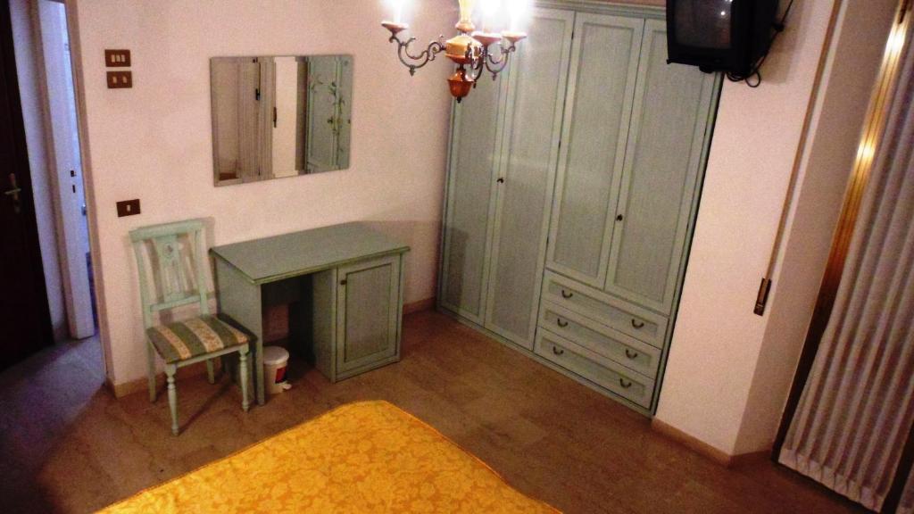 Hotel Reali Chianciano Terme Oda fotoğraf