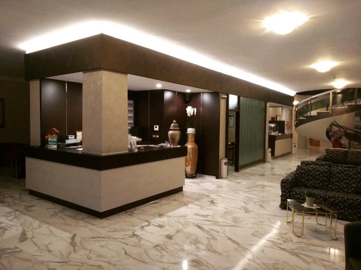 Hotel Reali Chianciano Terme Dış mekan fotoğraf